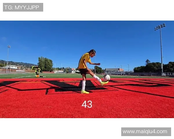 掌握足球颠球技巧的有效训练方法与练习步骤分享 掌握足球颠球技巧的有效训练方法与练习步骤分享